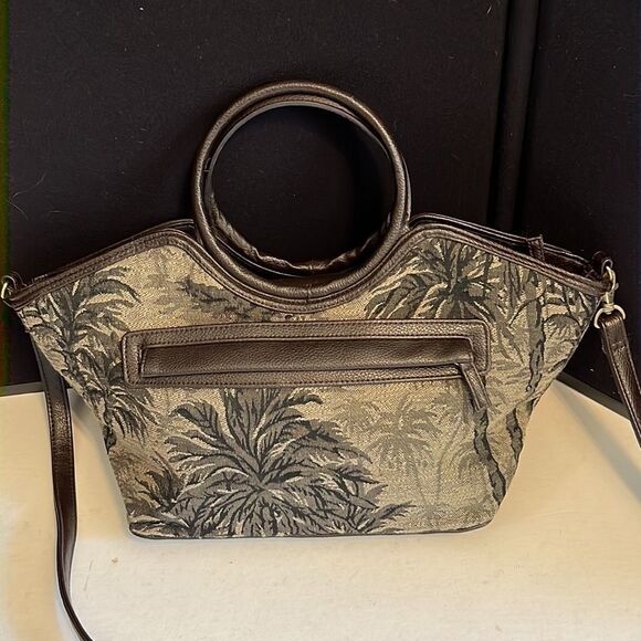 Bueno Embroidered Giraffe Purse with Handles and Strap - Picture 4 of 11